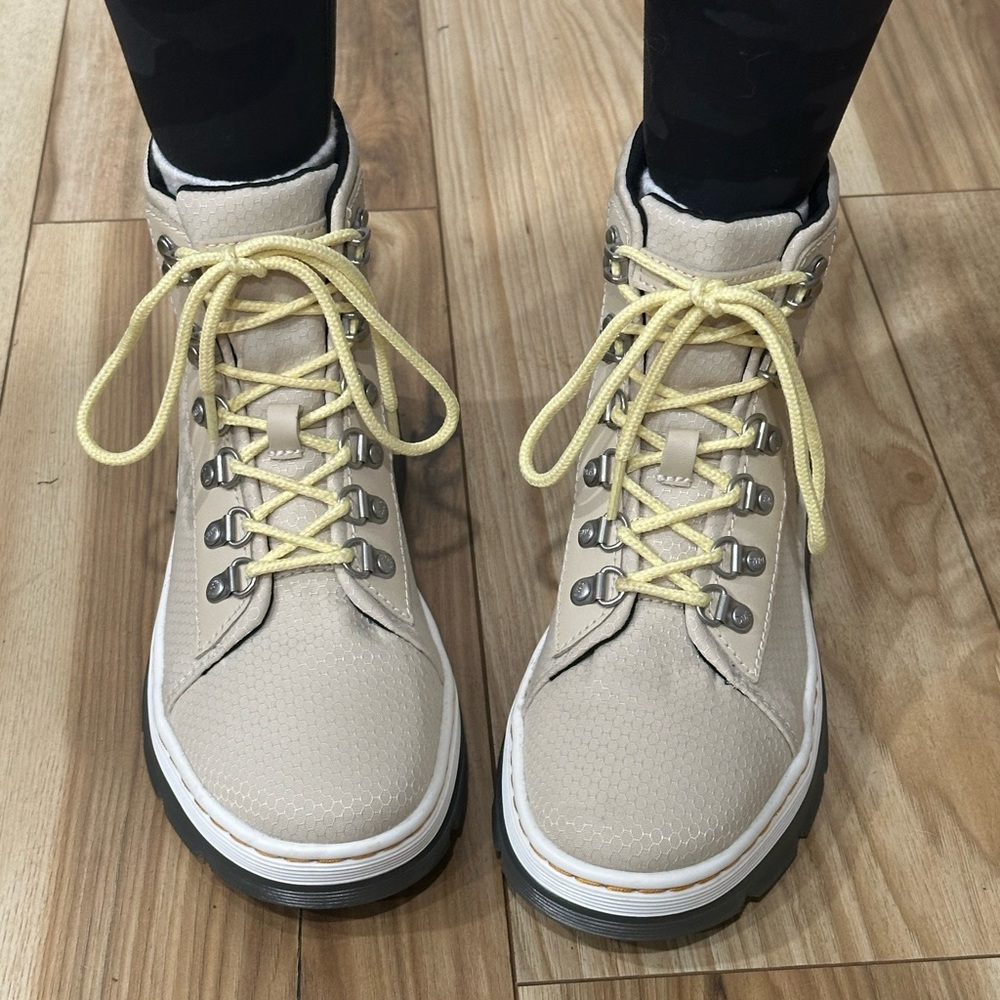 Dr Marten combat boots - Picture 3 of 8
